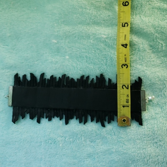 Black 100% Leather Uneven Wrist Wrap - Picture 4 of 8